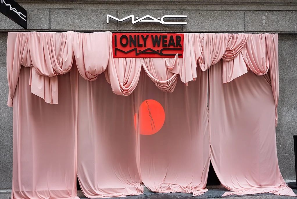 MAC universo beauty a medida – Diseño y producción de espacios beauty